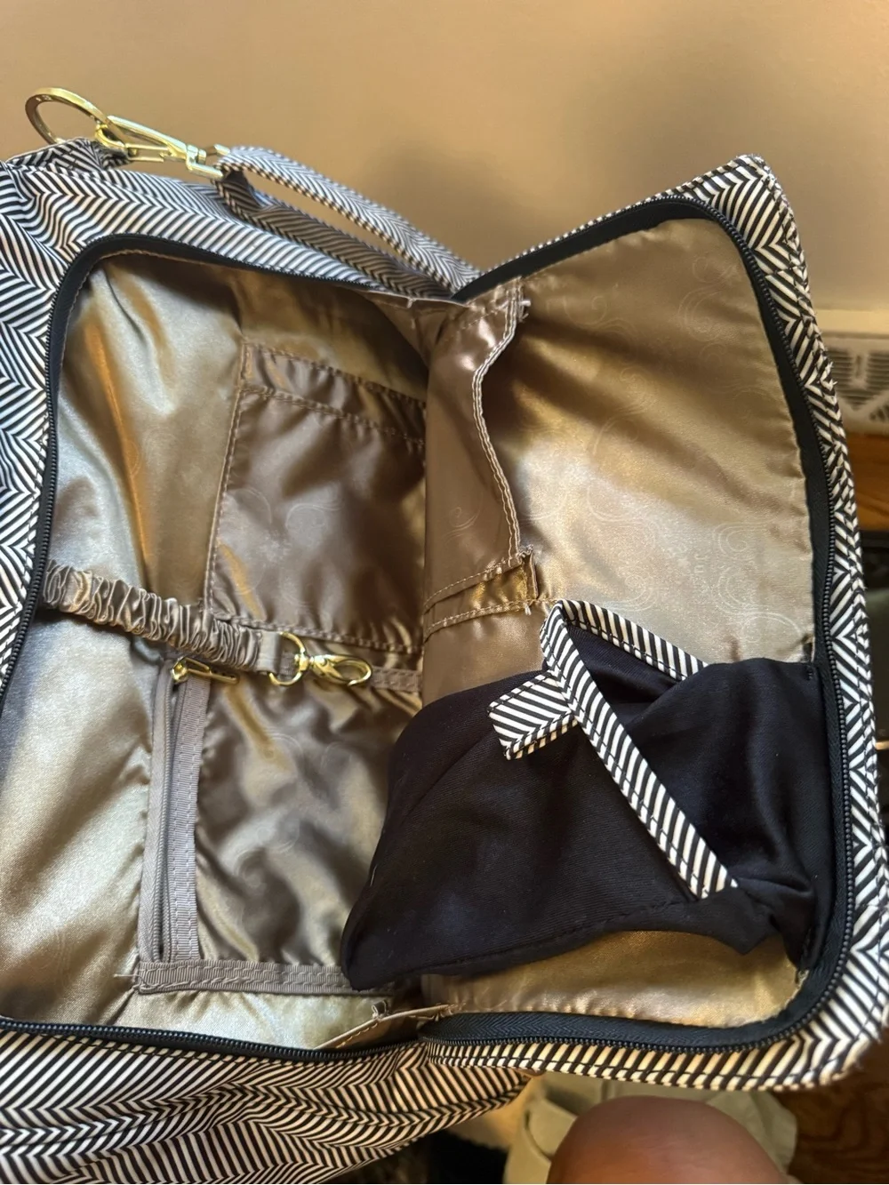 Ju-Ju-Be Herringbone Chevron Diaper Bag - Black & White